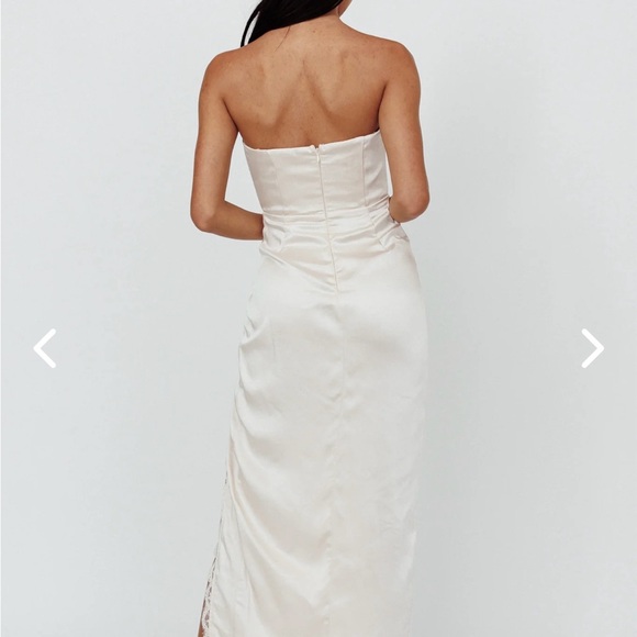 Winter Moon Strapless Lace Trim Selfie Leslie - Picture 2 of 2